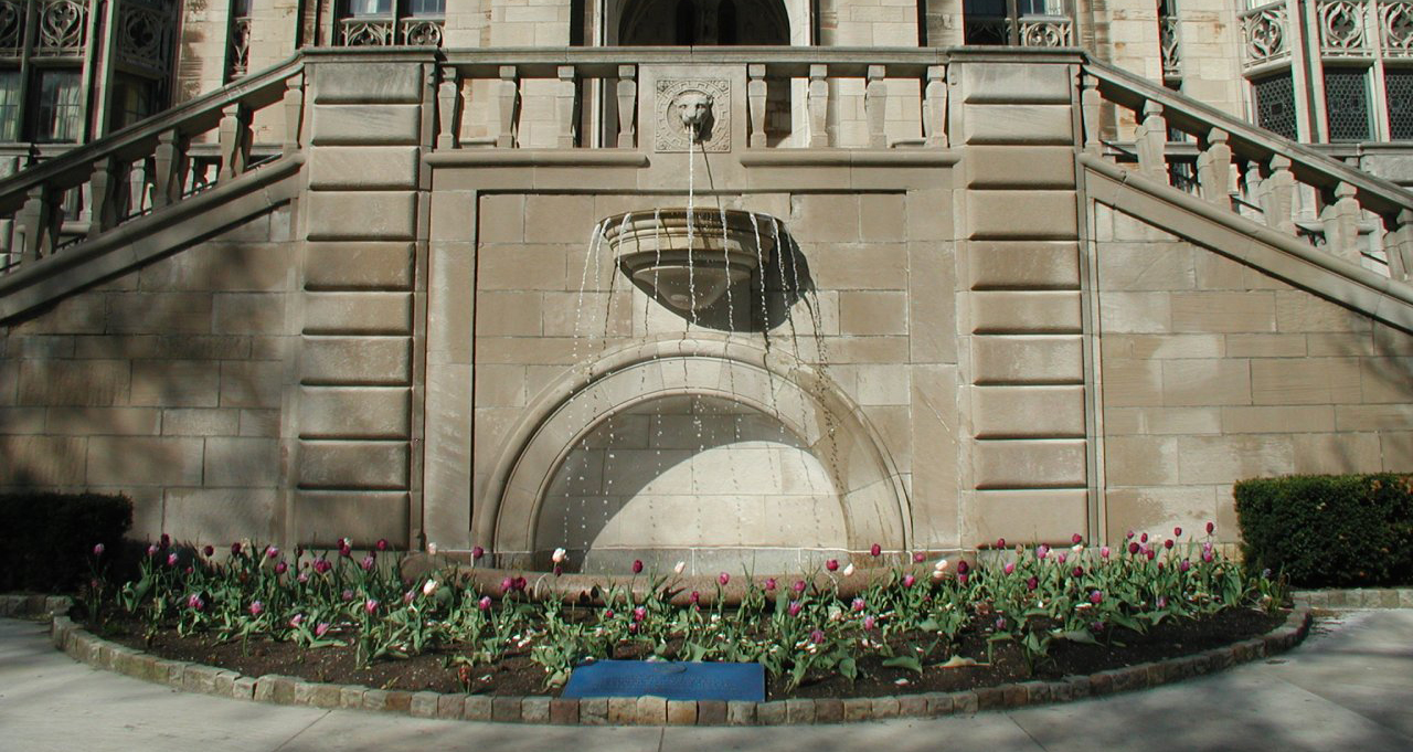 Fountain outside Cathedral of Learning