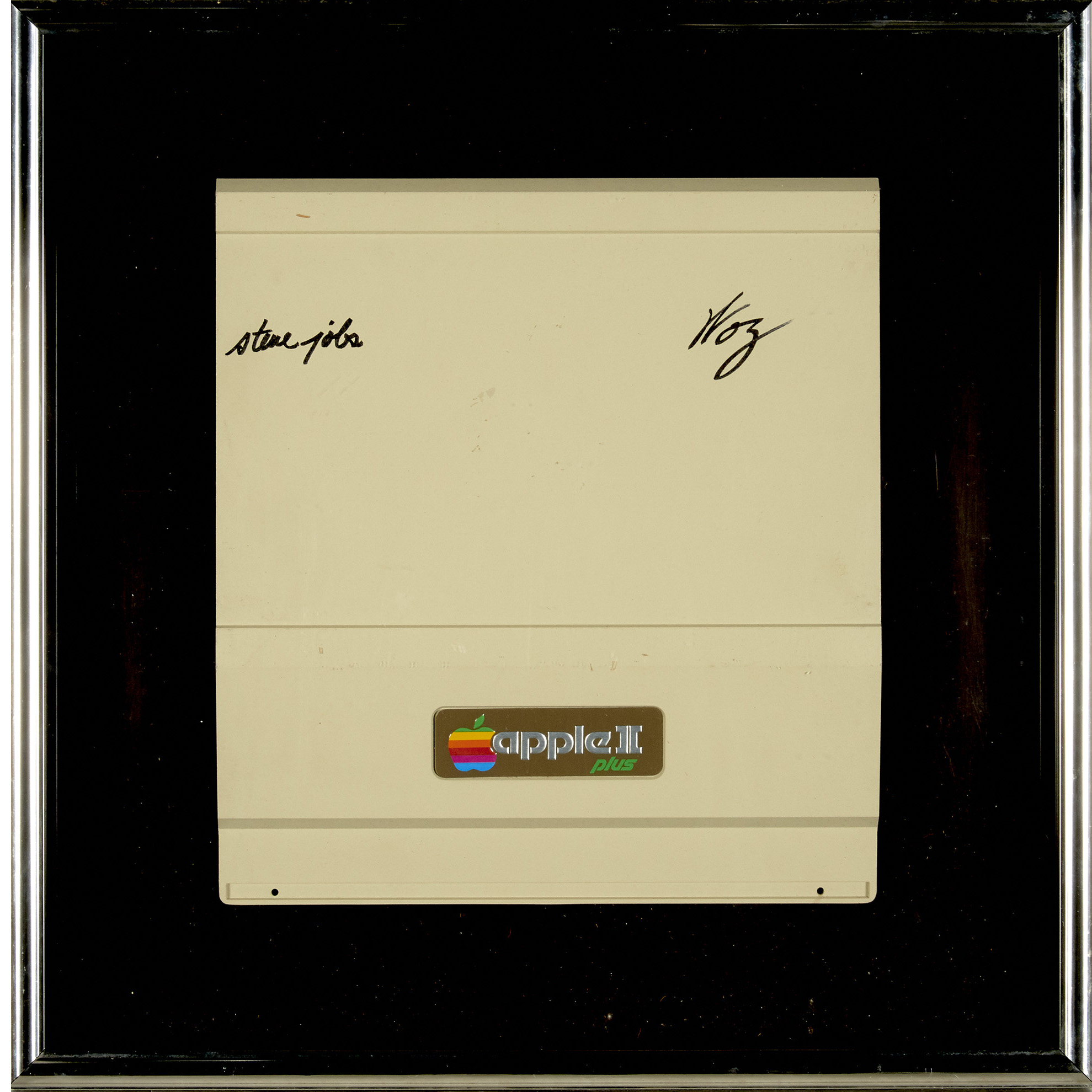 Apple II lid with signatures
